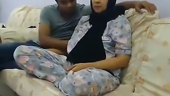 A Threesome With A Bangladeshi Randi In 6 Clips