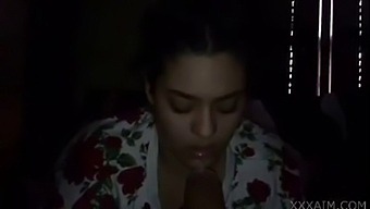Ateşli Bir Orta Doğu Güzeli, Bu Sıcak Videoda Faslı Bir Adamın Büyük Penisini Zevkle Tatmin Ediyor.