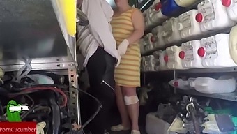 Gizlice Kaydedilen Çift, Iş Yerinde Sıcak Seks Yapıyor