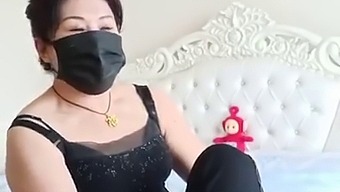 Mature Asian Lady Seeks Sex