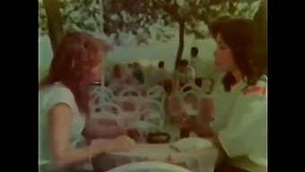 Vintage Türk Karıları Retro Pornoda Arzularını Keşfediyor