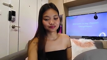 Abby2634'S Live Webcam Show Featuring Her Moist Pussy