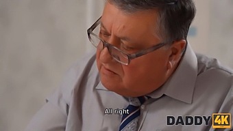 Bu Daddy4k Videosunda Partnerinizi Uzaktan Kumandayla Kontrol Edin