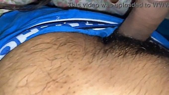 Indian Aunty Gets Pleasured By Amateur In Homemade Oral Video