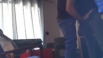 Erkek Arkadaşı Ve Üvey Annesinin Gizlice Kaydedilen Karşılaşması