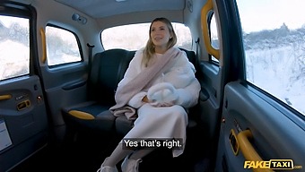 Prachtig Lingeriemodel Krijgt Een Ruige En Chaotische Rit Van De Chauffeur
